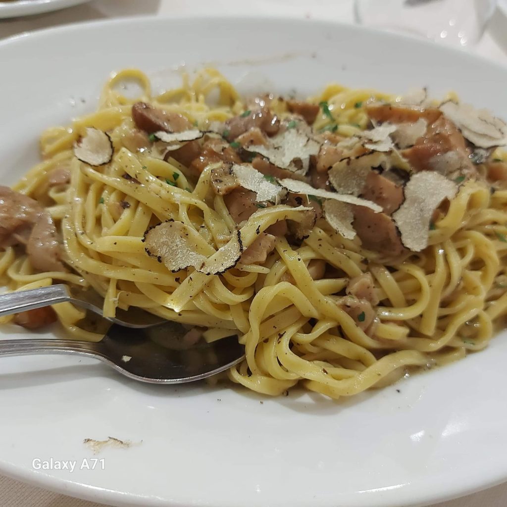 tagliatelle ai funghi porcini e tartufo fresco